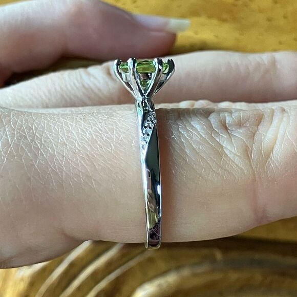 Natural Peridot Sterling Silver Ring Size 9 - Picture 3 of 9